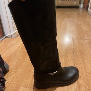 Knee length winter boots